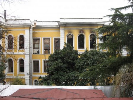 Galatasaray Üniverstesi'ndeki hasar gün ışığıyla ortaya çıktı