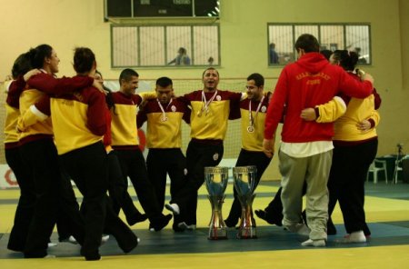 Galatasaray’a çifte şampiyonluk