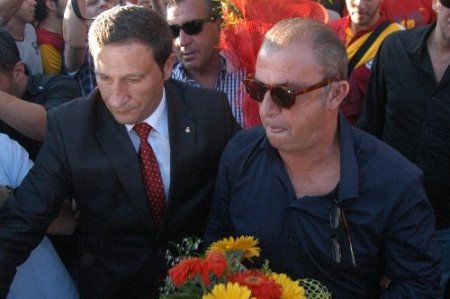 Galatasaray’a Gaziantep’te meşale köprülü karşılama