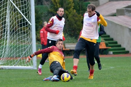 Galatasaray'da, Bursaspor maçı hazırlıklarına Amrabat'ta katıldı