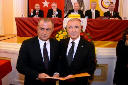 Galatasaray'da divan üyeliğine hak kazanan 165 üyemiz beratını aldı