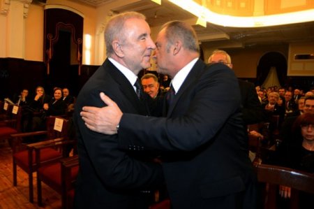 Galatasaray'da divan üyeliğine hak kazanan 165 üyemiz beratını aldı