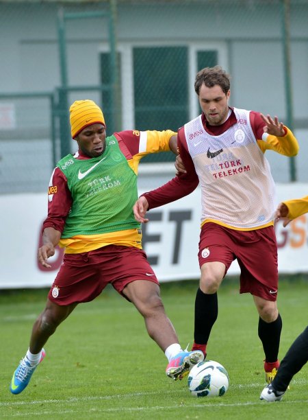 Galatasaray'da Johan Elmander de takımla çalıştı