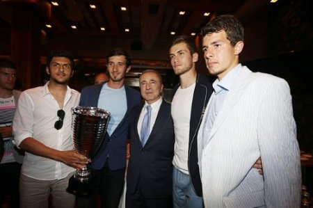 Galatasaray'da şampiyon kürek takımı yönetimle Ada'da buluştu