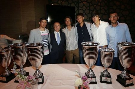 Galatasaray'da şampiyon kürek takımı yönetimle Ada'da buluştu