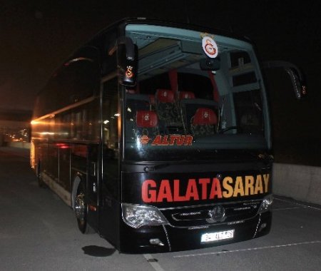 Galatasaray'da takım otobüsü statta bırakıldı