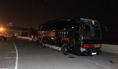 Galatasaray'da takım otobüsü statta bırakıldı