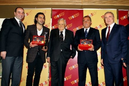 Galatasaray'da Yılın Sporcusu Ödülü Selçuk İnan’a verildi
