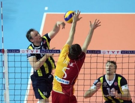 Galatasaray'ı 3-2 yenen Fenerbahçe adını yarı finale yazdırdı