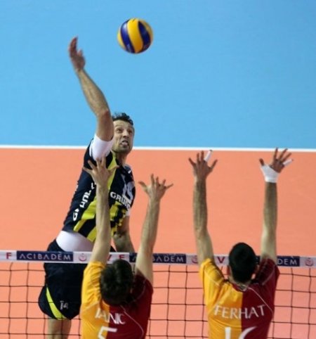 Galatasaray'ı 3-2 yenen Fenerbahçe adını yarı finale yazdırdı