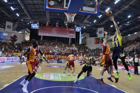 Galatasaray'ı 63-57 yenen Fenerbahçe Ülker Türkiye Kupası'nın sahibi oldu (1)