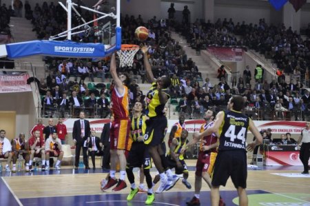 Galatasaray'ı 63-57 yenen Fenerbahçe Ülker Türkiye Kupası'nın sahibi oldu (1)