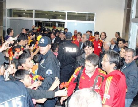 Galatasaray'ı Kayseri'de Minikler Karşıladı