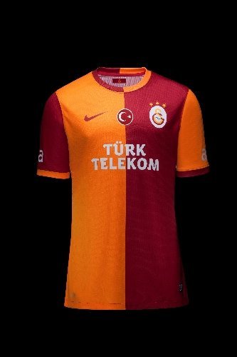 Galatasaray'ın iç sahada giyeceği formalar görücüye çıktı