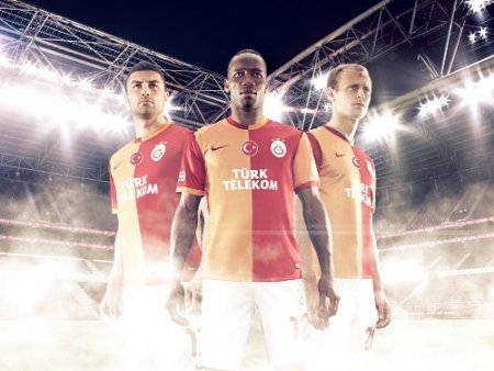 Galatasaray'ın iç sahada giyeceği formalar görücüye çıktı
