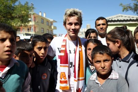 Galatasaraylı basketbolculardan Vanlı çocuklara moral