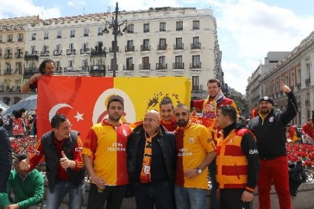 Galatasaraylı taraftarlar, Madrid sokaklarında