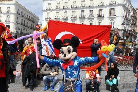 Galatasaraylı taraftarlar, Madrid sokaklarında