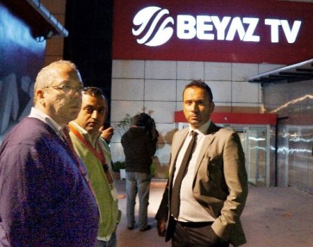 Galatasaraylılar Beyaz TV'yi bastı