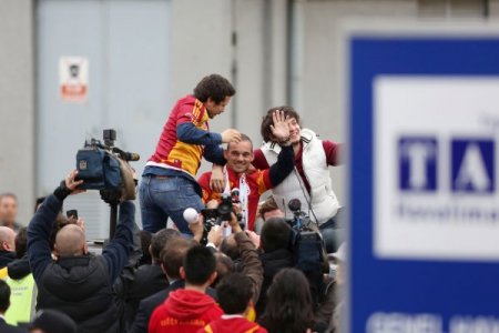 Galatasaraylılardan Sneijder’a coşkulu karşılama