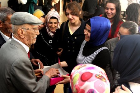 GAMEK kursiyerleri yaşlıları unutmadı