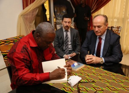 Gana Cumhurbaşkanı, Topbaş’a kitap hediye etti