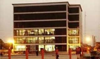 Gana'da 6 katlı AVM çöktü: 2 ölü