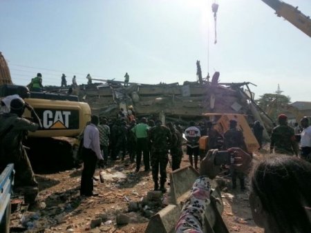 Gana'da 6 katlı AVM çöktü: 2 ölü