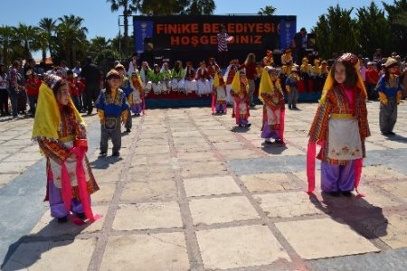 Gangnam Style şovlu 23 Nisan kutlaması