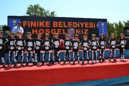 Gangnam Style şovlu 23 Nisan kutlaması