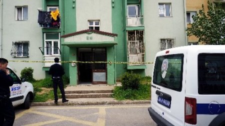 Gardiyan kocasını kalbinden bıçakladı