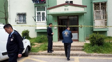 Gardiyan kocasını kalbinden bıçakladı