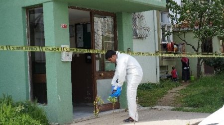 Gardiyanın cenazesini arkadaşları taşıdı