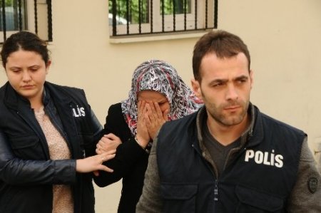 Gardiyanın cenazesini arkadaşları taşıdı