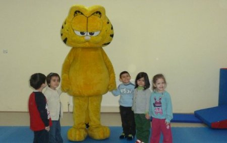 Garfield, öğrencileri ziyaret etti