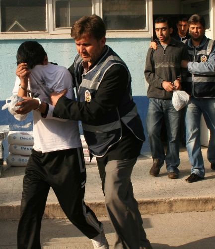 Gaspçı Genç: Soygun İçin Tehdit Ettiler!