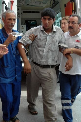 Gaspçı Olduğu İddia Edilen Yaralı Şahıs Sırtındaki Bıçakla Hastaneye Kaldırıldı