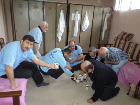 'Gassalız' dediğimizde irkilip zıplayan da var, otobüste yanımızdan kaçan da