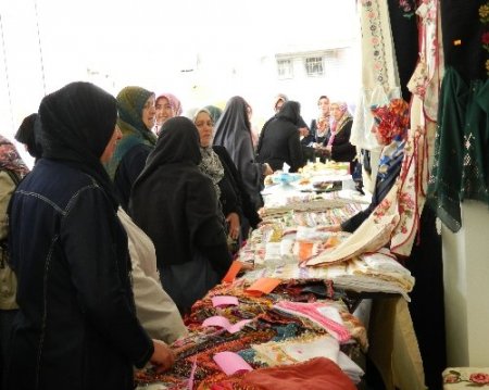 Gaye-Der, öğrencilere destek için kermes açtı