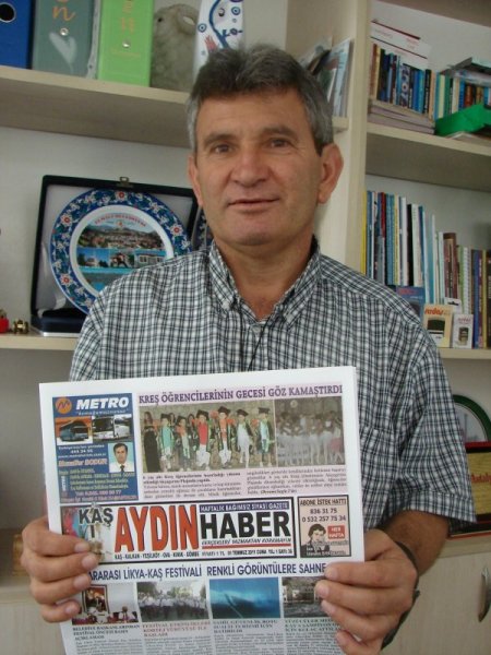 Gazete Sahibi Kaş'ı Ülke Ve Dünya Gündemine Posta Yolu İle Taşıyor