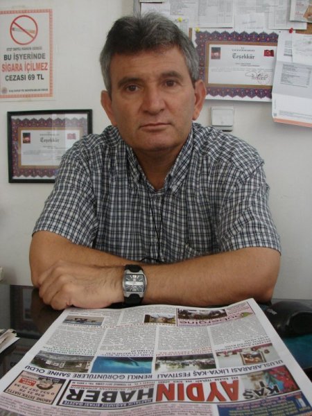 Gazete Sahibi Kaş'ı Ülke Ve Dünya Gündemine Posta Yolu İle Taşıyor