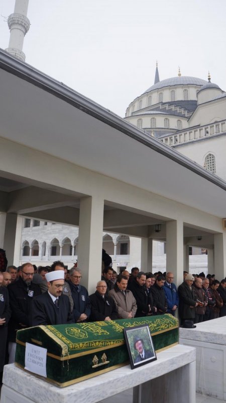 Gazeteci Ümit Enginsoy, son yolculuğuna uğurlandı
