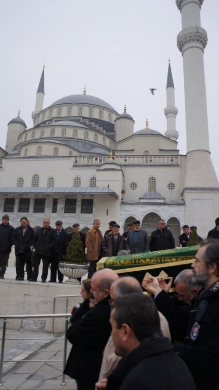 Gazeteci Ümit Enginsoy, son yolculuğuna uğurlandı