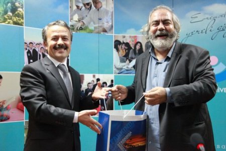 Gazeteci Yazar Mehmet Altan, Aksaray Üniversitesi'nin konuğu oldu