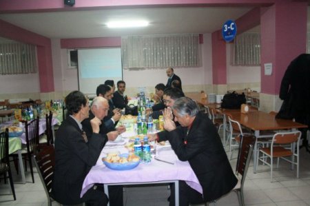 Gazeteciler, Sultan Alparslan Koleji'nin yemeğinde buluştu