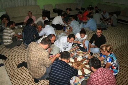 Gazeteciler Maklubede Buluştu