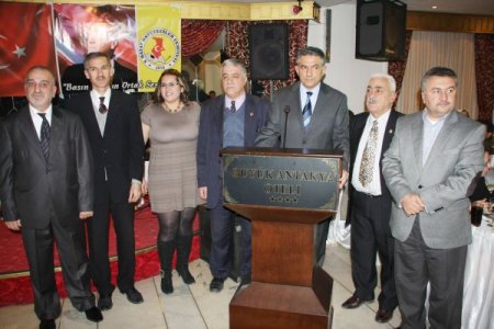 Gazeteciler Sıra Gecesinde Stres Attı