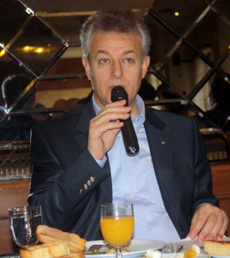 Gazetecilerden Vali Taşkesen'e doğum günü sürprizi