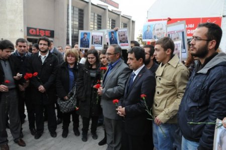 Gazetecileri anma programı ağlattı