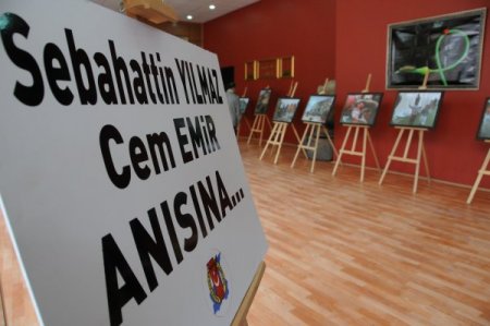 Gazetecileri anma programı ağlattı